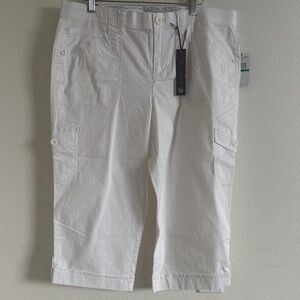 NWT Gloria Vanderbilt White Cloud Capris